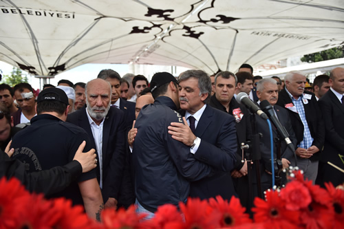 11. Cumhurbaşkanı Gül, Şehit Polisler için Düzenlenen Cenaze Törenine Katıldı